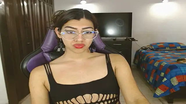engielphoenis14 online show from June 14, 2026, 1:12 pm