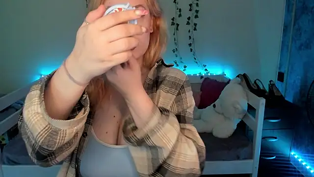 Emily Gin online show from October 3, 2025, 2:37 am