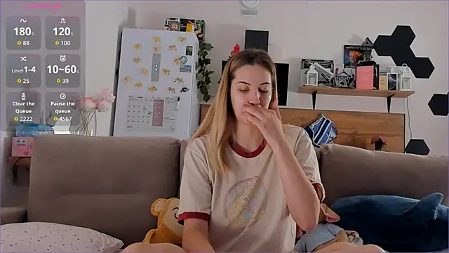 Girl alone home online show from November 27, 2025, 3:51 am