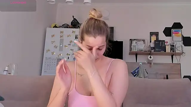 Girl alone home online show from July 12, 2026, 4:08 pm