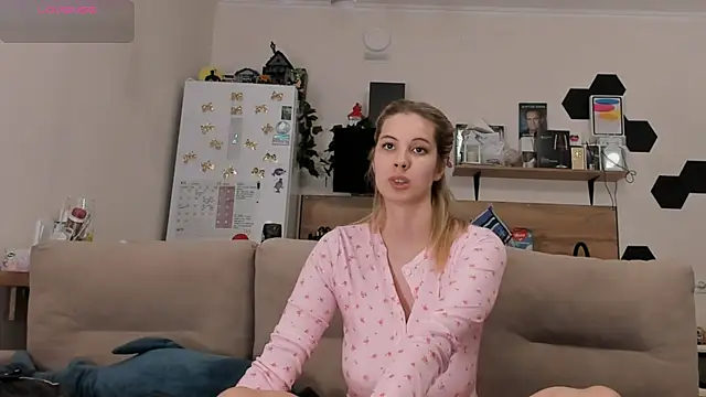 Girl alone home online show from June 28, 2026, 4:13 pm