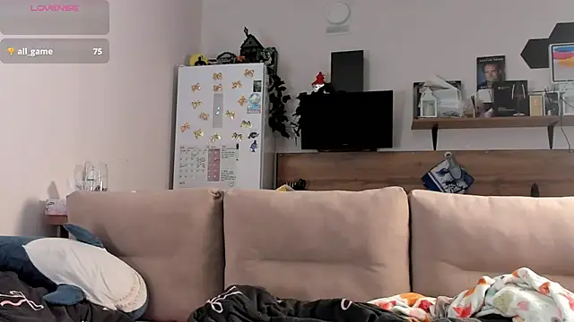 Girl alone home online show from June 12, 2026, 3:54 pm