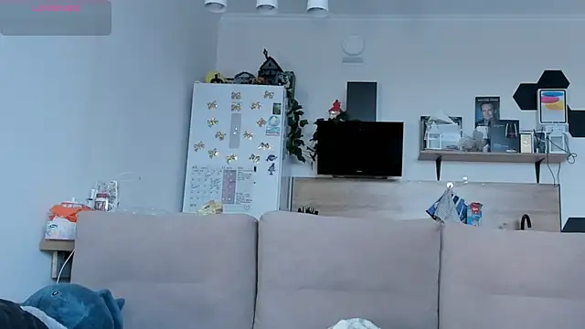 Girl alone home online show from June 18, 2026, 3:06 pm