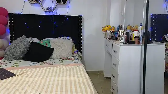 charlotte 077 online show from March 23, 2026, 3:50 am