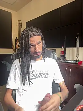 Snapshot of hotcamboy420 chatting on February 5, 2026, 3:19 pm hotcamboy420 online show from February 5, 2026, 3:19 pm