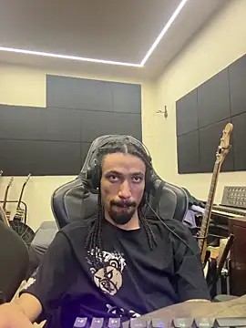 Snapshot of hotcamboy420 chatting on January 14, 2026, 4:05 am hotcamboy420 online show from January 14, 2026, 4:05 am