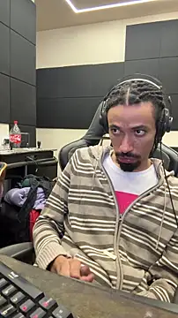 Snapshot of hotcamboy420 chatting on January 7, 2026, 4:28 am hotcamboy420 online show from January 7, 2026, 4:28 am