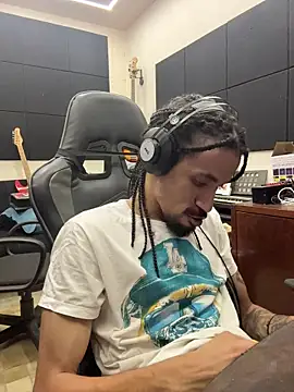 Snapshot of hotcamboy420 chatting on January 17, 2026, 5:44 am hotcamboy420 online show from January 17, 2026, 5:44 am