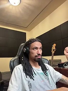 Snapshot of hotcamboy420 chatting on January 12, 2026, 7:09 pm hotcamboy420 online show from January 12, 2026, 7:09 pm