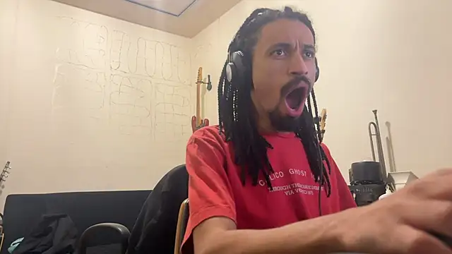 Snapshot of hotcamboy420 chatting on October 31, 2025, 6:21 am hotcamboy420 online show from October 31, 2025, 6:21 am