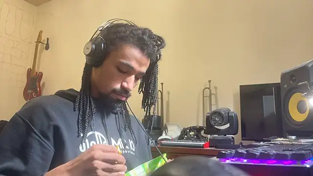 Snapshot of hotcamboy420 chatting on November 3, 2025, 1:26 pm hotcamboy420 online show from November 3, 2025, 1:26 pm