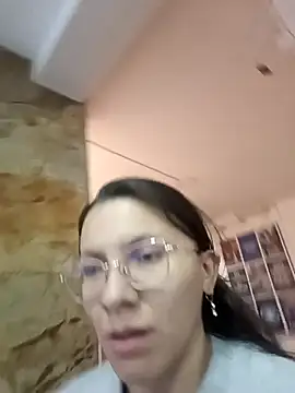 karlamorris  online show from October 9, 2025, 2:06 pm