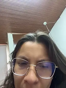 karlamorris  online show from June 4, 2026, 1:05 pm