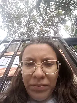 karlamorris  online show from September 9, 2025, 1:42 pm