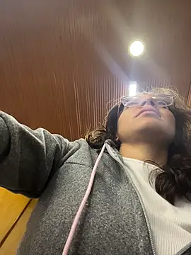 Snapshot of karlamorris_ chatting on March 18, 2026, 1:24 pm karlamorris online show from March 18, 2026, 1:24 pm