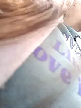 karlamorris  online show from October 5, 2025, 1:46 pm