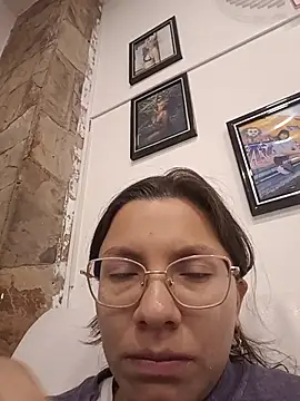 karlamorris  online show from October 28, 2025, 1:43 pm