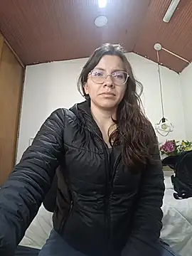 karlamorris  online show from December 17, 2025, 1:27 pm