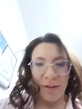 karlamorris  online show from March 23, 2025, 8:15 am