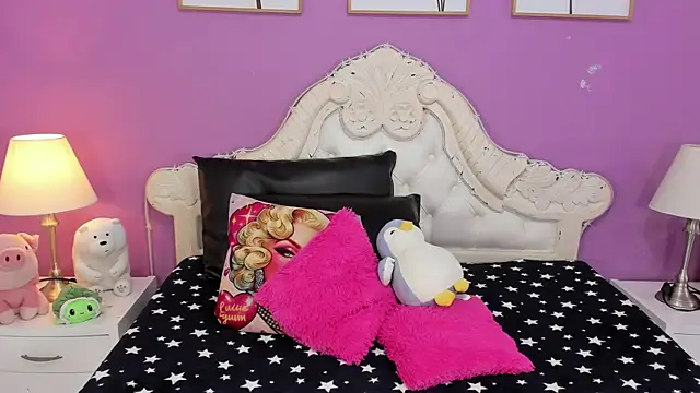 Snapshot of AlanaJones1 chatting on June 3, 2026, 4:02 am AlanaJones1 online show from June 3, 2026, 4:02 am
