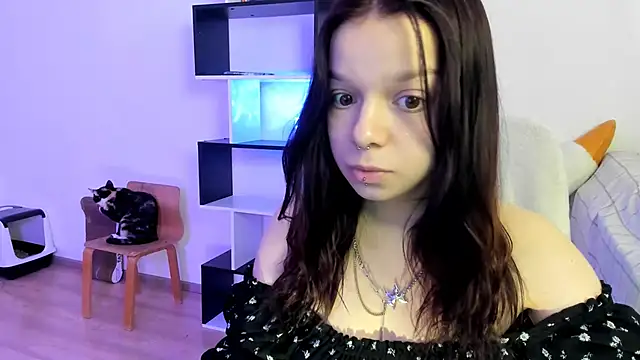 crystal lilith online show from February 9, 2025, 12:30 pm