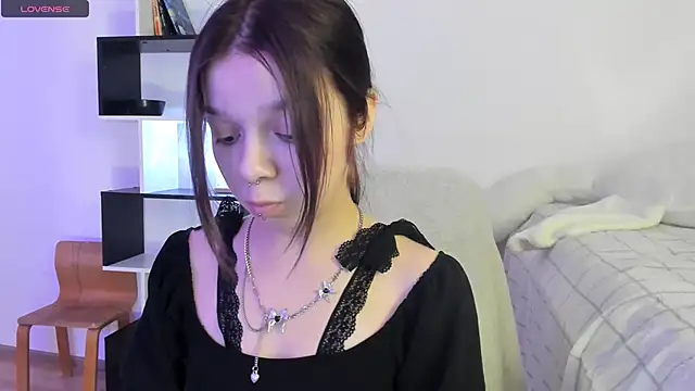 crystal lilith online show from February 10, 2025, 8:53 pm