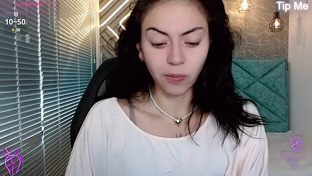 april dumont online show from March 19, 2025, 12:23 pm