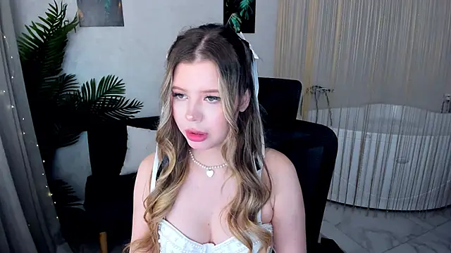 FollowLovee online show from September 20, 2025, 11:37 am