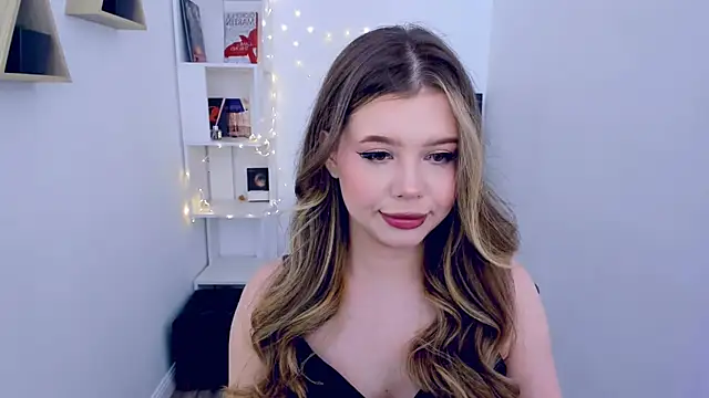 FollowLovee online show from March 19, 2025, 11:39 am