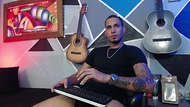 Snapshot of MagnusFrost chatting on February 19, 2026, 1:35 am MagnusFrost online show from February 19, 2026, 1:35 am