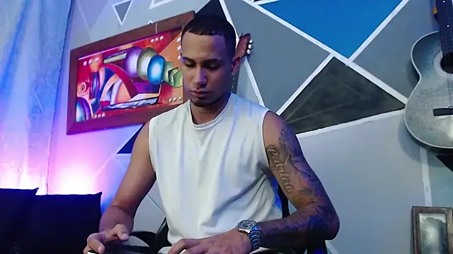 Snapshot of MagnusFrost chatting on February 25, 2026, 2:01 am MagnusFrost online show from February 25, 2026, 2:01 am