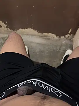 Snapshot of Luis455gomez chatting on December 17, 2025, 1:54 am Luis455gomez online show from December 17, 2025, 1:54 am