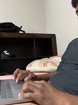 Snapshot of Luis455gomez chatting on October 22, 2025, 3:39 am Luis455gomez online show from October 22, 2025, 3:39 am