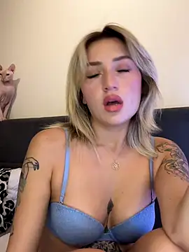 yaprakmericc online show from November 21, 2025, 7:24 pm