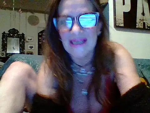 gildamilf online show from March 18, 2026, 6:53 pm