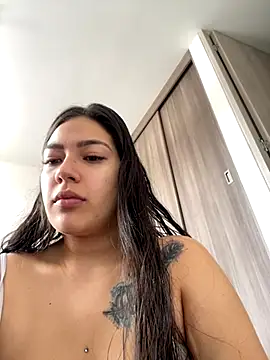 Latina vanessa online show from September 28, 2025, 5:09 pm