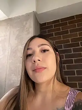 Latina vanessa online show from August 5, 2026, 10:15 pm