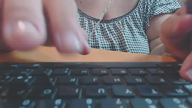 bbwxxx70 online show from October 13, 2025, 3:30 am