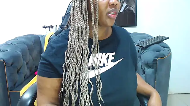 IceBellaCane313 online show from September 25, 2025, 11:16 am