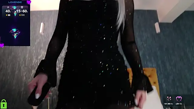 EvaDiamondXX online show from February 6, 2025, 5:30 pm