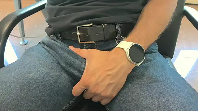 alessandroman2114 online show from May 27, 2026, 10:33 am