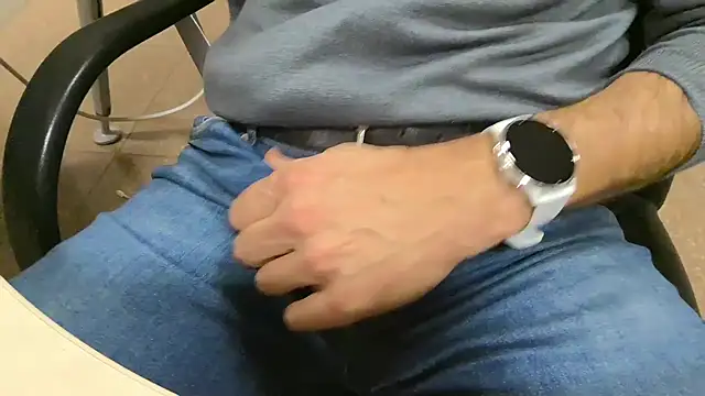 alessandroman2114 online show from November 11, 2025, 5:19 pm