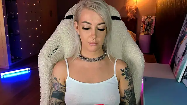 Snapshot of tykioty_Miley chatting on March 7, 2026, 12:10 pm tykioty Miley online show from March 7, 2026, 12:10 pm