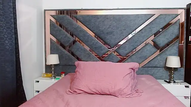 Snapshot of KarlaTesg chatting on March 6, 2026, 9:43 pm KarlaTesg online show from March 6, 2026, 9:43 pm