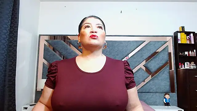 KarlaTesg online show from July 4, 2026, 9:15 am