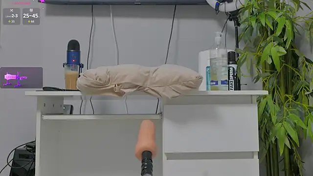 luckyalice  online show from October 18, 2025, 6:54 pm