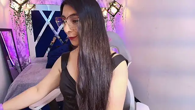 Karla hernandez  online show from September 24, 2025, 12:00 pm