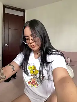 Snapshot of montmariana chatting on July 9, 2026, 4:39 pm montmariana online show from July 9, 2026, 4:39 pm