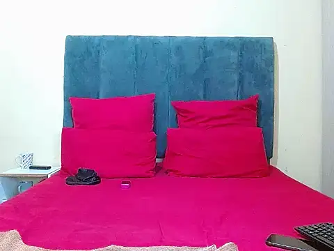 curvycloe1 online show from July 14, 2026, 9:14 am