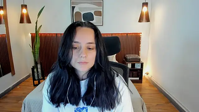 KatherineBond online show from October 16, 2025, 7:55 pm